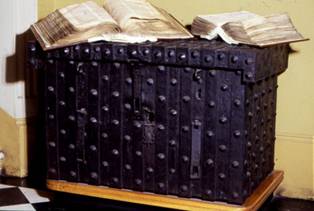 http://www.nationalarchives.gov.uk/domesday/images/fig18-E31-4-Domesday-chest.jpg