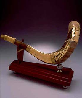 http://www.templeinstitute.org/vessel_images/gold_shofar.jpg