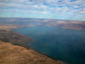 http://www.bibleplaces.com/images/Dead_Sea_northern_end_aerial_from_west,_tb_q010703.jpg