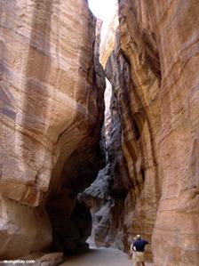 http://places.mongabay.com/jordan/petra_canyon2.jpg