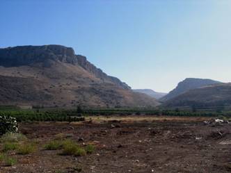 The Arbel cliffs in the back of Migdal.
